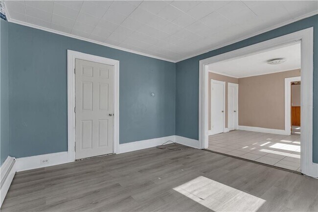 Building Photo - 1070 Main St