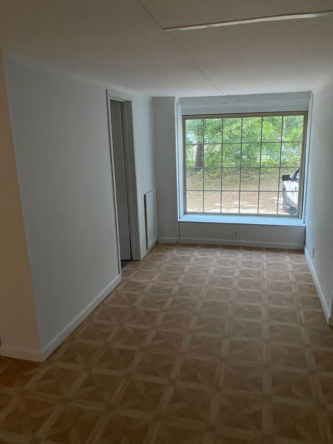 Building Photo - SECTION 8 VOUCHER HOLDERS APPLY NOW! 2 Bed...