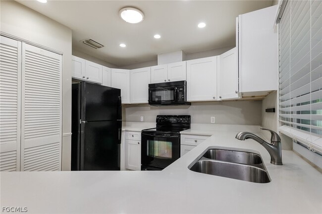 Building Photo - 1122 SE 17th St