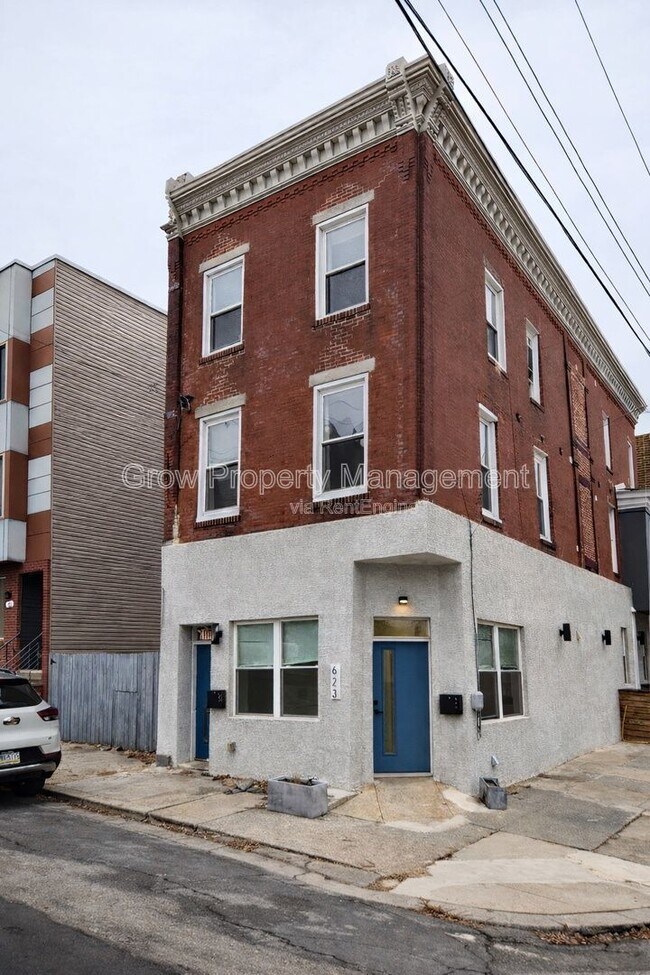 Building Photo - 623 W Oxford St