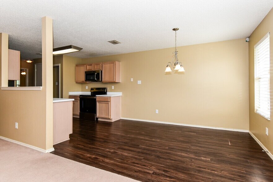 Building Photo - 2519 Eastwood Dr