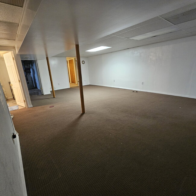 Building Photo - 3 Bedroom, 2 Bathroom, 2 Car Garage Brick ...