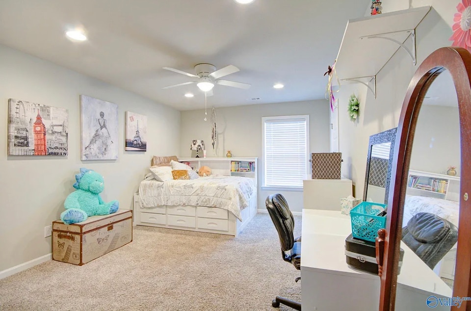 upstairs bedroom 1 - 291 Avebury Rd