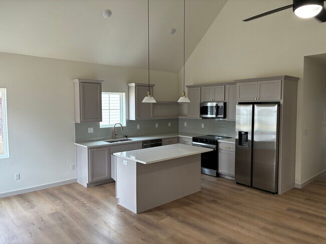 Building Photo - Brand New 2 Bed Home - Springfield MO