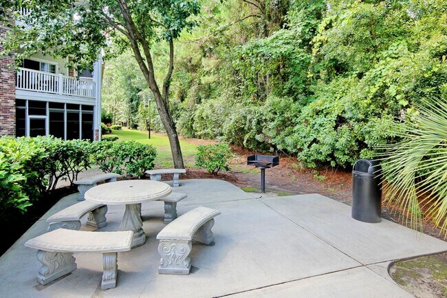 Building Photo - 682 Riverwalk Dr