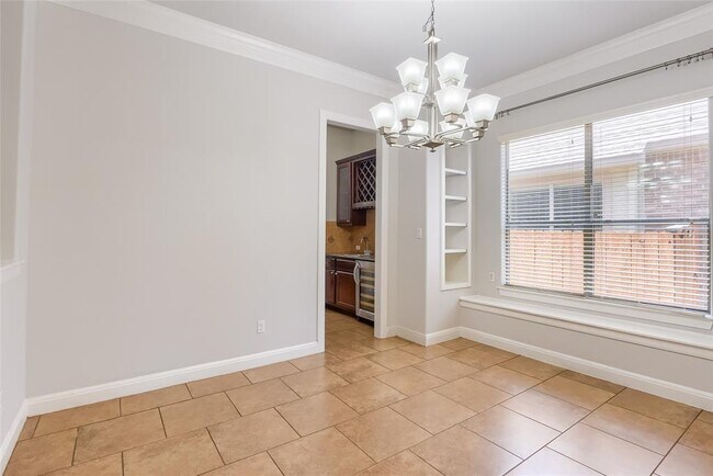 Building Photo - 4006 Gloucester Dr