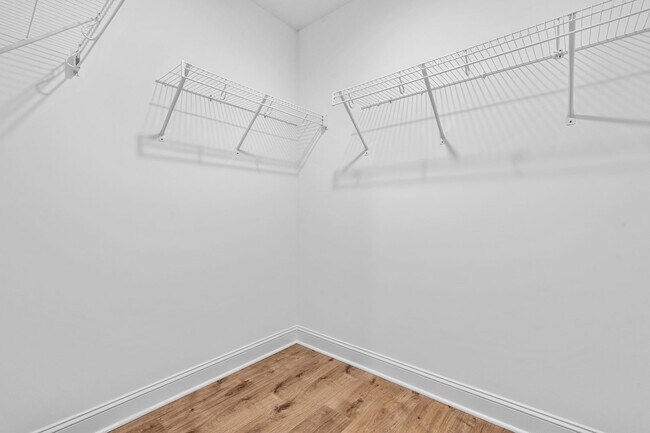 Building Photo - Move in Special*1/2 Month Rent Free*  3 Be...