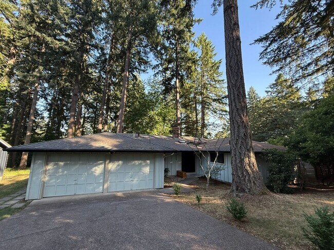 Building Photo - Pet Friendly Home with Pool Access!