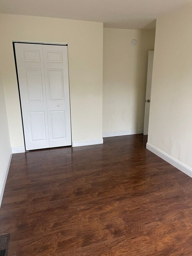 Building Photo - Alban Park Townhome