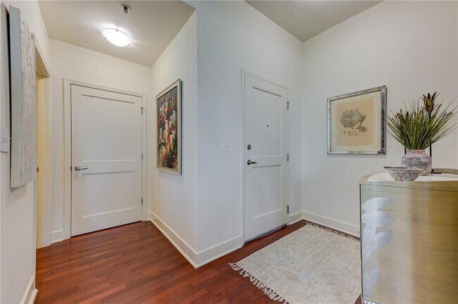 Building Photo - 2795 Peachtree Rd NE