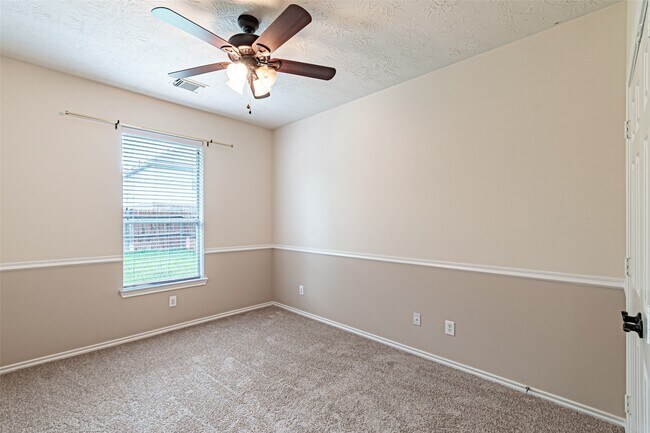 Building Photo - 17911 Serene Shore Dr