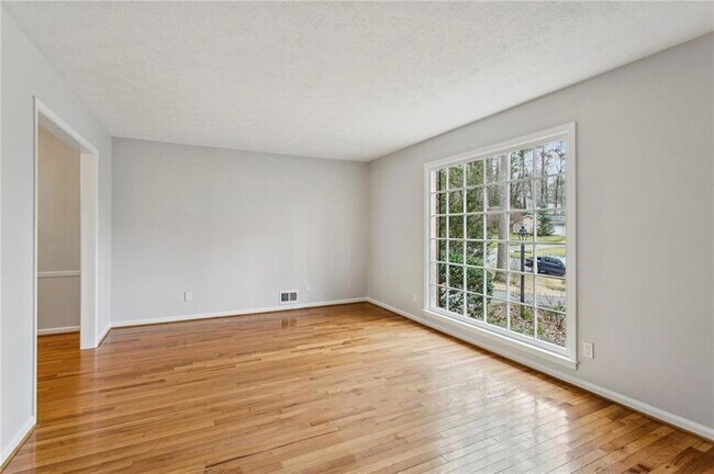 Building Photo - 3436 Brookview Dr