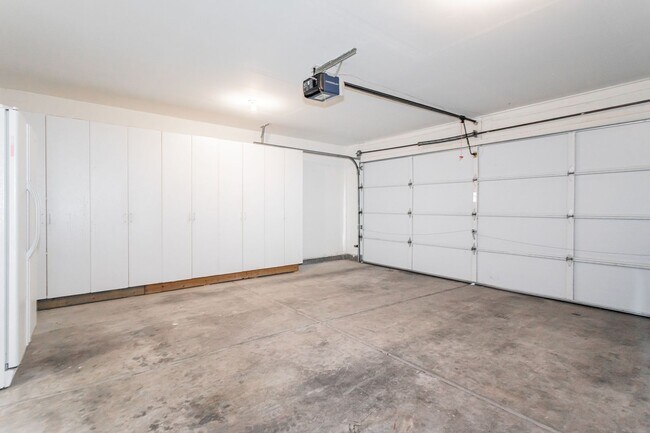 Building Photo - Remodeled 3 Bed Single Story Home