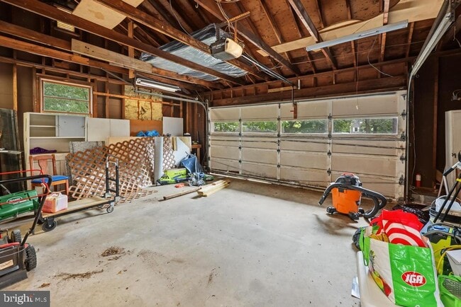 Building Photo - 2709 Creek Rd