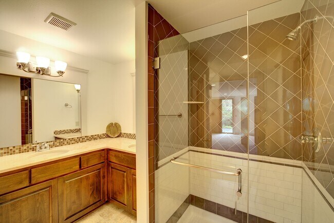 Building Photo - 2bd/2.25ba Seattle Townhome