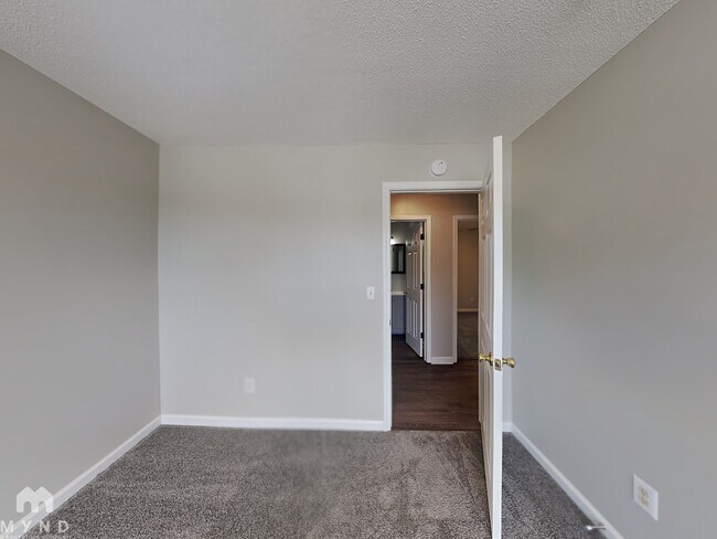 Building Photo - 4963 McKinley Dr