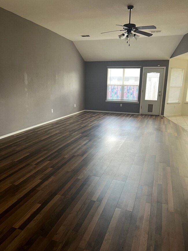Building Photo - Super Home Near Dyess AFB