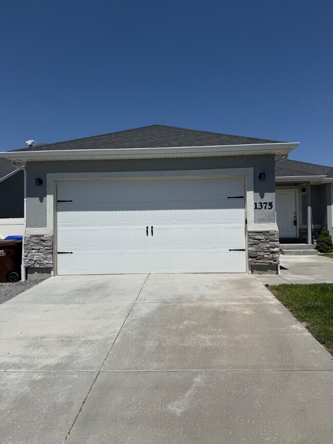 Building Photo - 1375 E Rachel Way