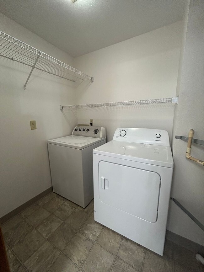 Building Photo - 2 Bedroom Duplex Near the Jim Parsley Community Center!