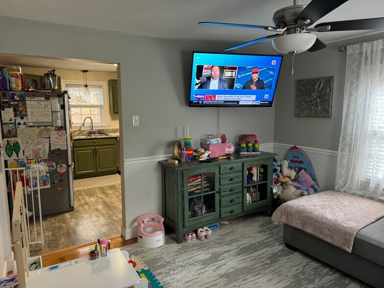 Building Photo - 23 Tiverton Pky