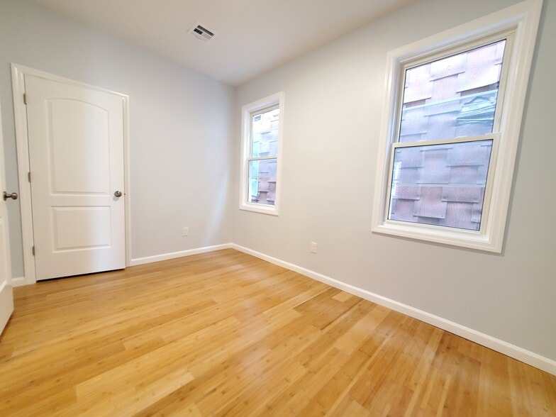 Building Photo - 149 Myrtle Ave