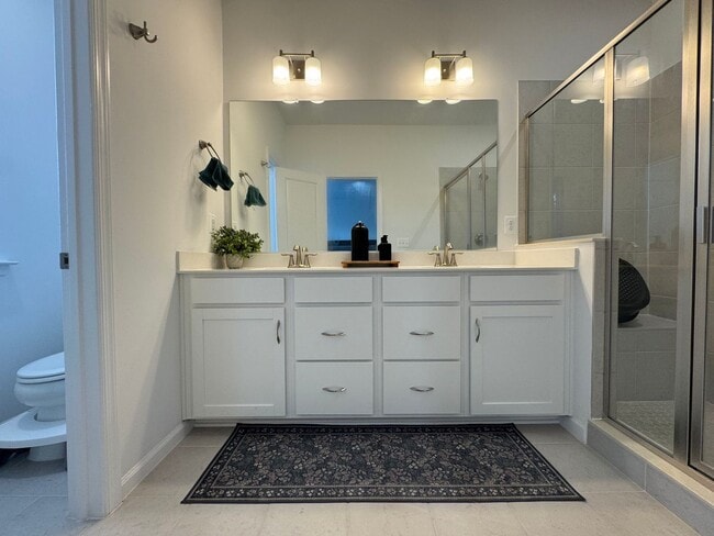 Building Photo - Modern 4 Bed 3.5 Bath Interior Townhome In Manassas City