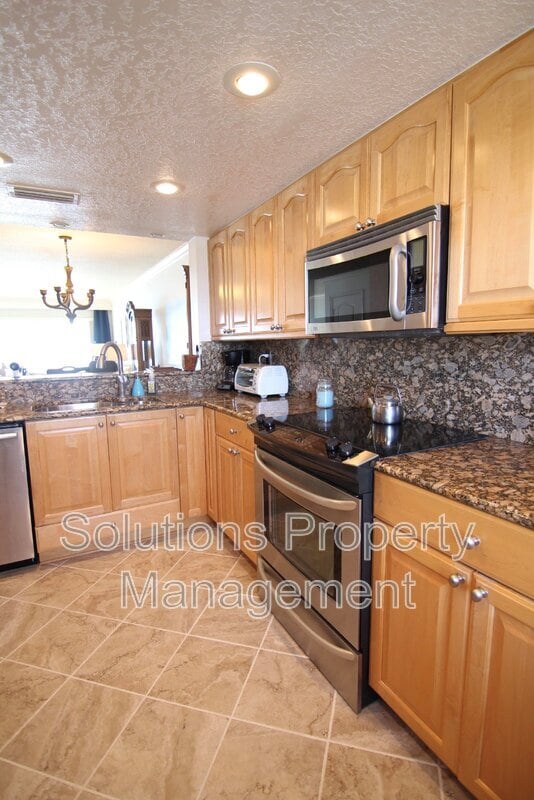 Building Photo - 1095 N Hwy A1A