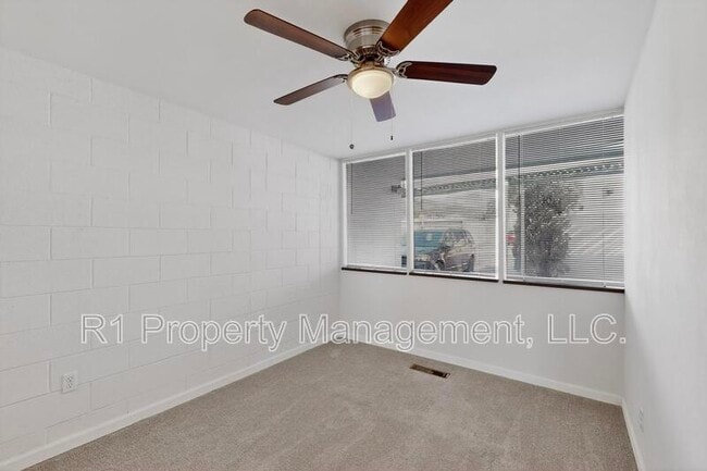 Building Photo - 301 Graceland Dr SE