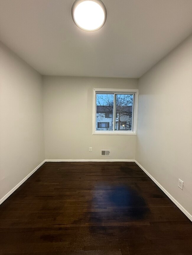 Building Photo - 440 Tall Oak Ln