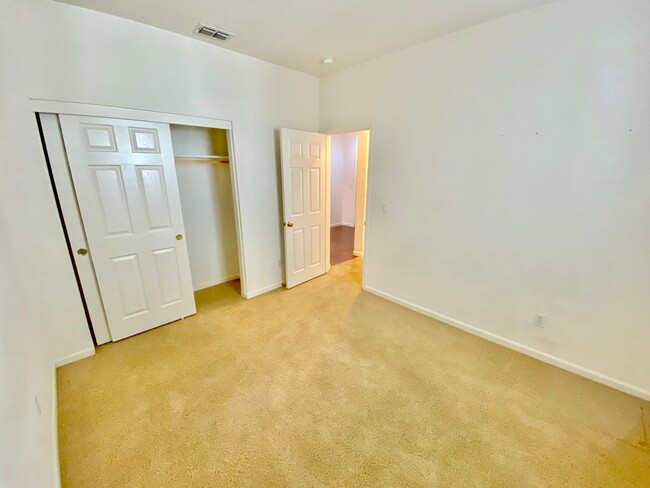 Building Photo - Beautiful Single Story Home with Local Park a Block Away!