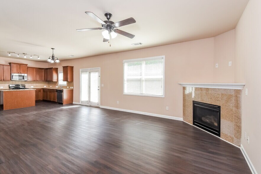 Building Photo - 741 Collingsworth Ln NE