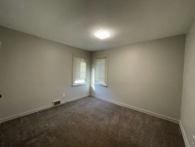 Building Photo - Ranch with Newer Roof & Central AC