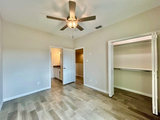 Building Photo - 10902 International Blvd