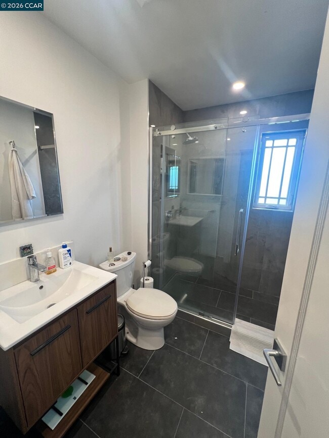 Building Photo - 1325 Hopkins St