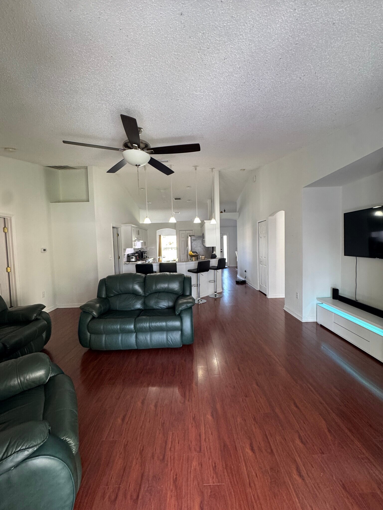 Building Photo - 10 Lloret Pl