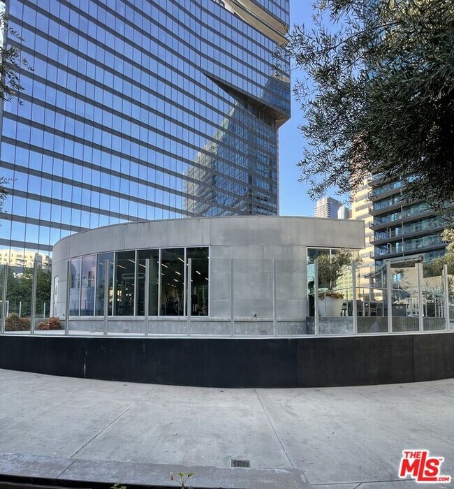 Building Photo - 901 Flower St