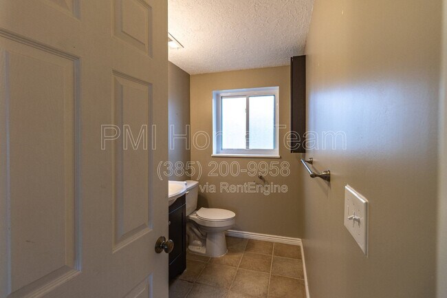 Building Photo - 2205 N 1100 W