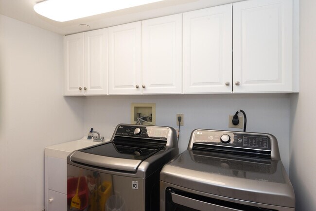Building Photo - 5070 N Ocean Dr