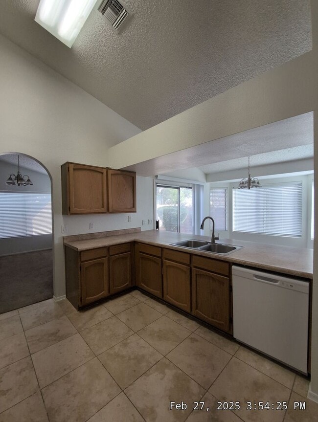 Building Photo - Welcome to your new cozy, immaculate and spacious home!