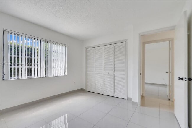 Building Photo - 4585 SW 87th Ave