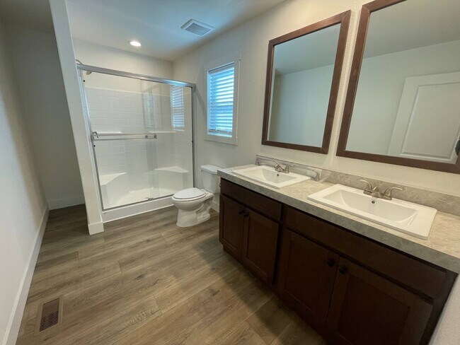 Building Photo - 6656 Pentz Rd