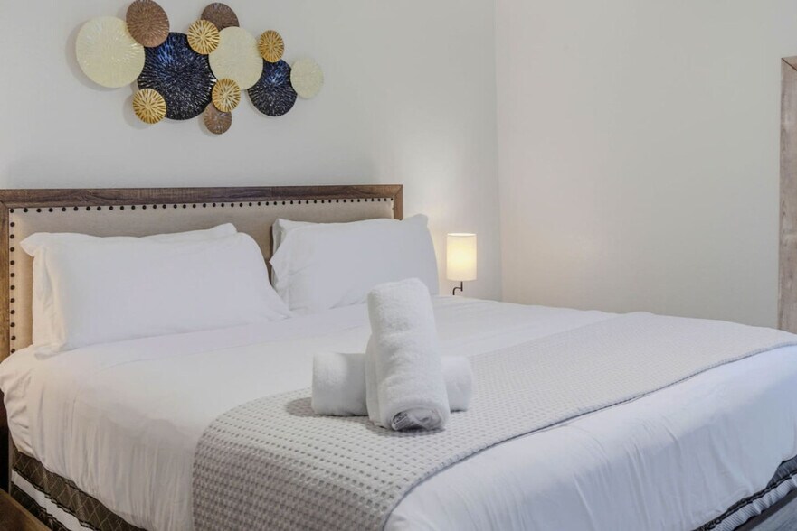 Building Photo - 3909 W Cleveland St