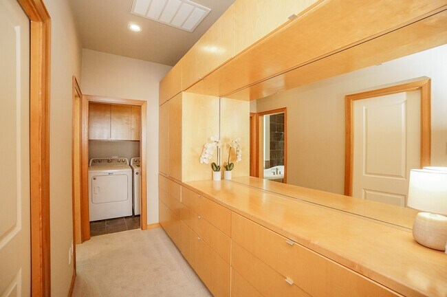 Building Photo - 228 Willard St