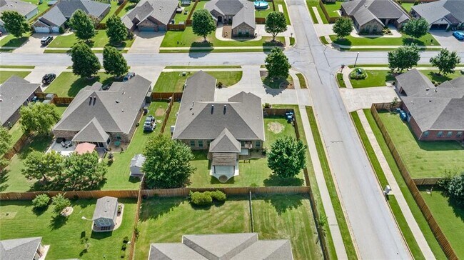 Building Photo - 2506 SW Glenn Ridge Rd
