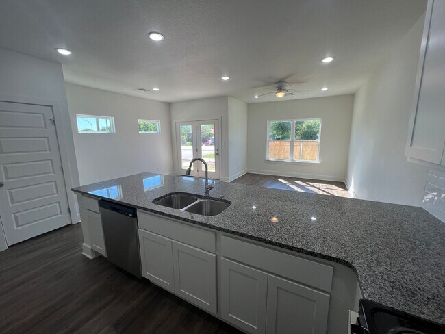Building Photo - Move in ready!! Newly constructed Belton townhomes!