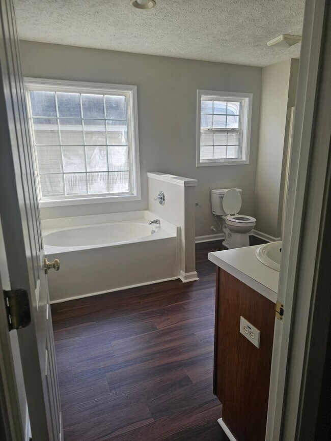 Building Photo - 44 Ginkgo Ct