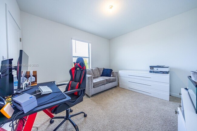 Building Photo - 715 SE 17th Ave