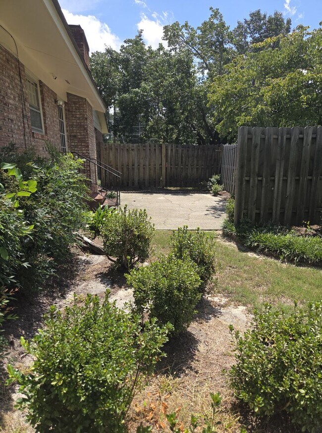 Building Photo - 1503 Palmer Dr