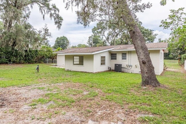 Building Photo - 1526 W Beresford Ave