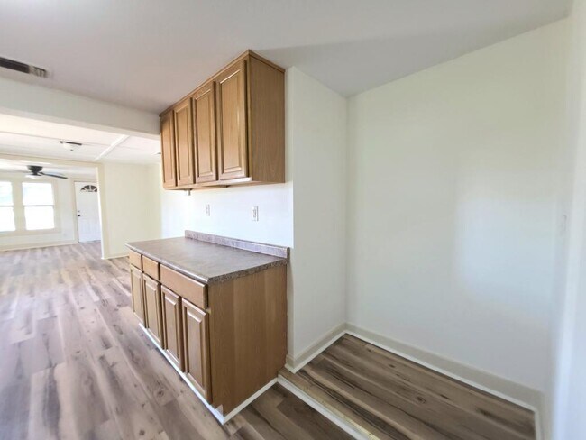 Building Photo - 101 E Osr